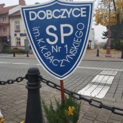 Kiermasz zniczy organizowany przez Radę Rodziców.