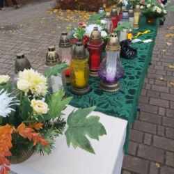 Udział w kiermaszu zniczy.