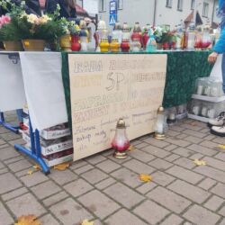 Udział w kiermaszu zniczy.