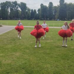Taniec uczennic nasze szkoły