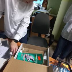 Uczniowie drukują na drukarce 3D