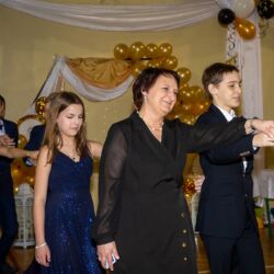 Polonez w wykonaniu ósmoklasistów