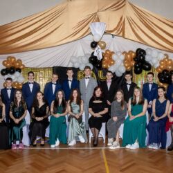 Klasa 8b z wychowawczynią