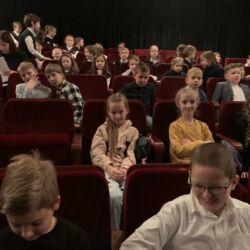 Uczniowie 3a w Teatrze Groteska