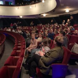 Uczniowie 3a w Teatrze Groteska