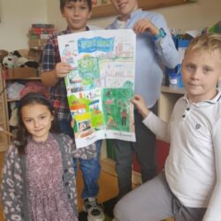 Uczniowie borą udział w projekcie historycznym