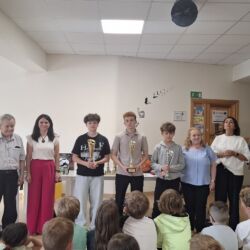 Wręczenie pucharów za udział i miejsca w Turnieju Szachowym
