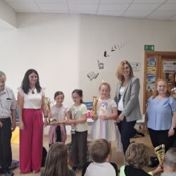 Wręczenie pucharów za udział i miejsca w Turnieju Szachowym