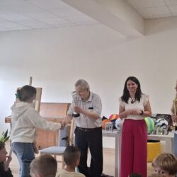 Wręczenie pucharów za udział i miejsca w Turnieju Szachowym