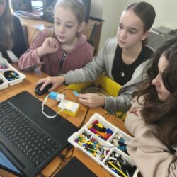 Praca z Logo Education
