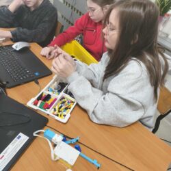 Praca z Logo Education